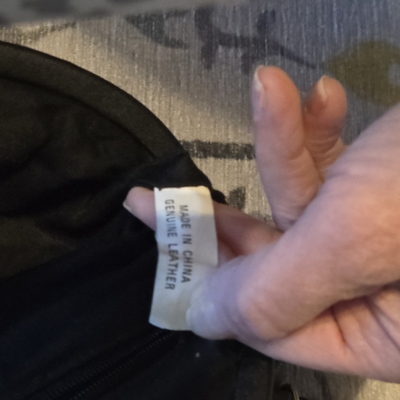 A Chanel Vibe Black Genuine Leather Quilted Diamond Purse W Tassel - Picture 5 of 13